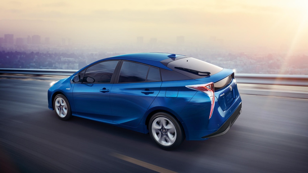 Toyota отзовет порядка 1,03 млн C-HR и Prius